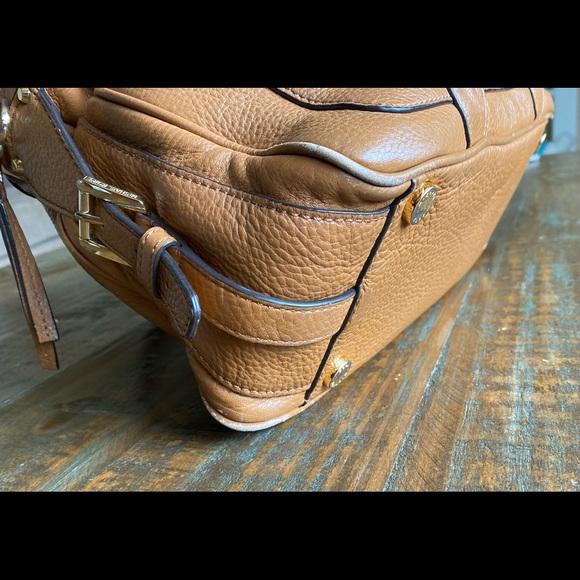 Micheal Kors Handbag - Picture 6 of 10